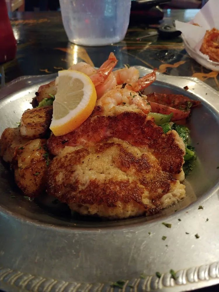 Trio Broiled Shrimp Scallops and Crabcake